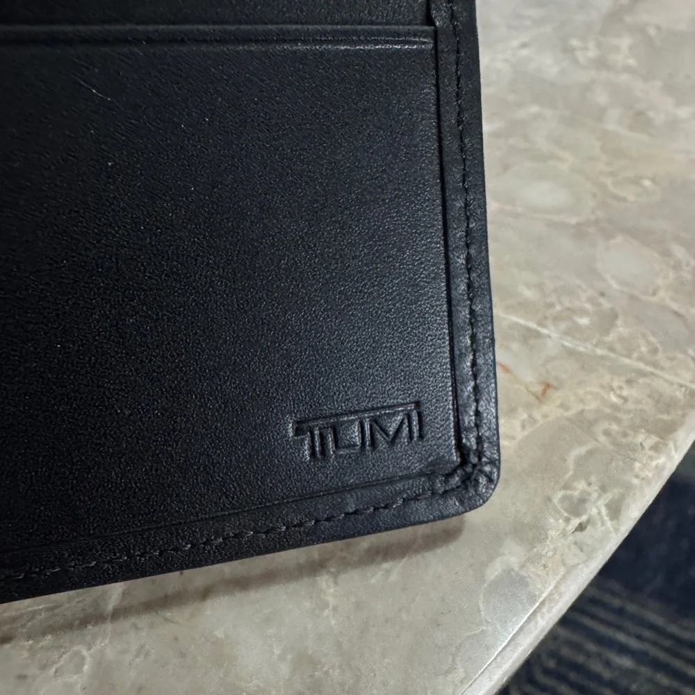TUMI BIFOLD WALLET mesh leather and metal